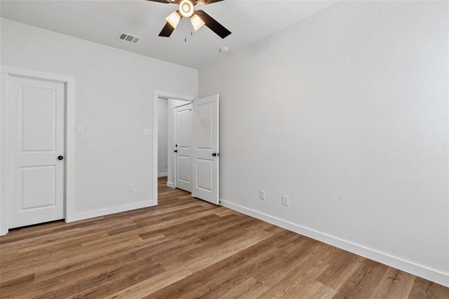 Spacious, unfurnished interior of a new home in , Celeste (Image 32).