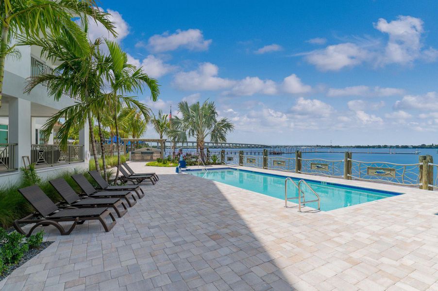 41 SW Seminole Street 305 37