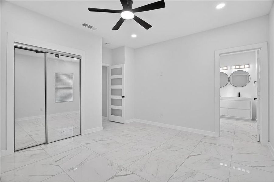 Spacious, unfurnished interior of a new home in , Granbury (Image 21).