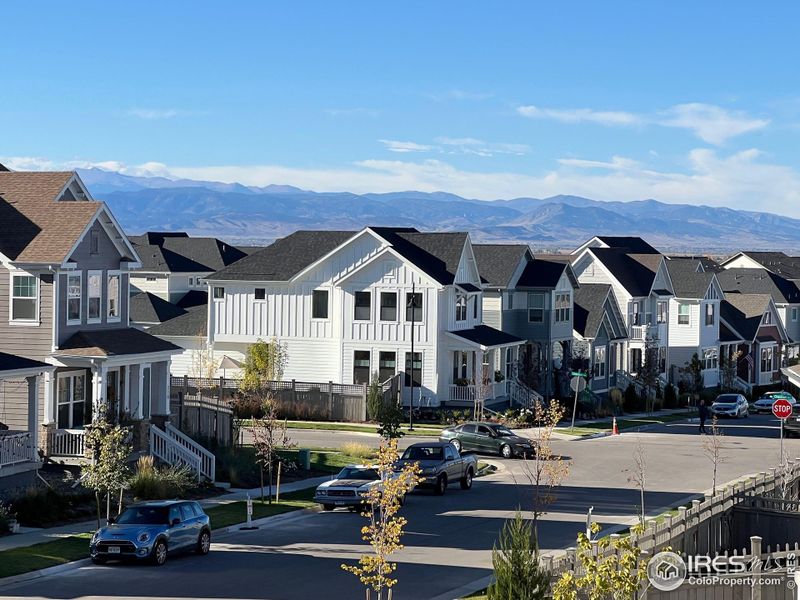 Upper 2 bedrooms have a view Upper 2 bedrooms have a view