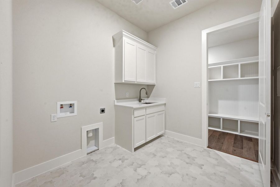 Furnished interior view inside a new home in Aledo Heights - Aledo ISD, Annetta (Image 18).