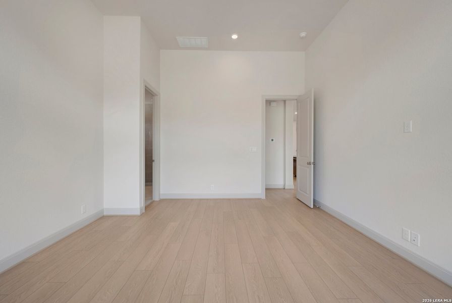 Spacious, unfurnished interior of a new home in Windsong - Legacy Series, Boerne (Image 43).