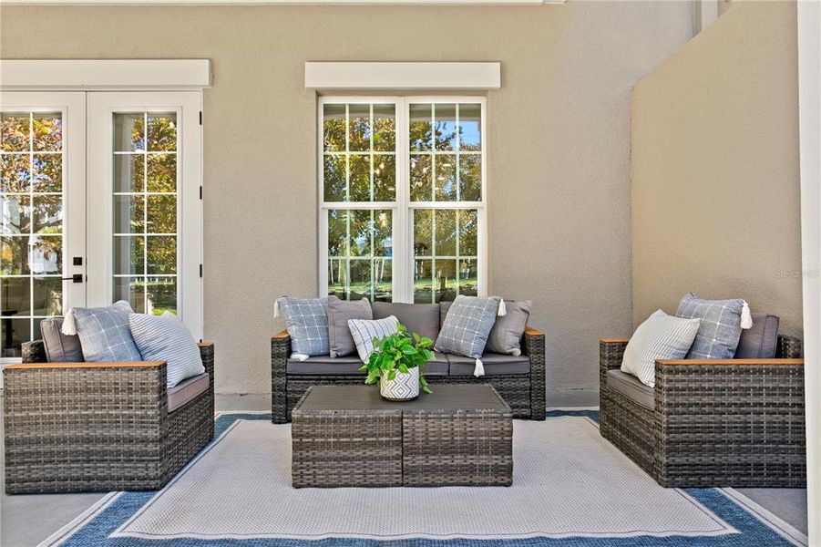 Exterior details and patio area of a home in , St. Petersburg (Image 4).