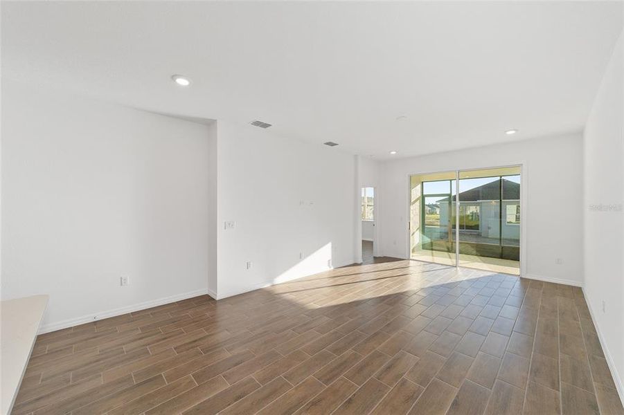 Spacious, unfurnished interior of a new home in , Ocala (Image 31).