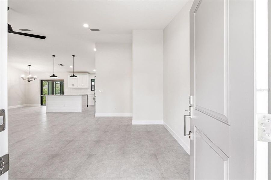 Spacious, unfurnished interior of a new home in , Port Charlotte (Image 19).