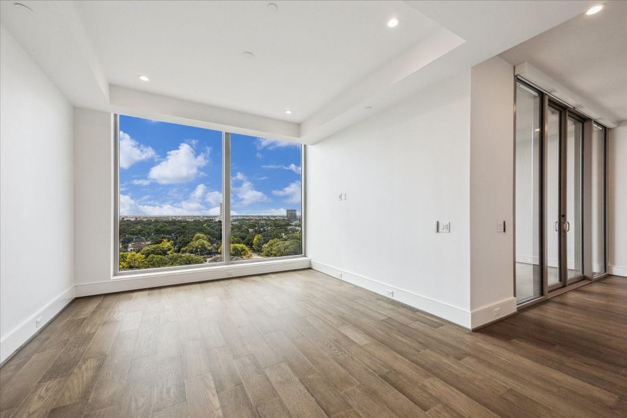 Enjoy a memorable meal in the spacious dining area complete with amazing views Enjoy a memorable meal in the spacious dining area complete with amazing views