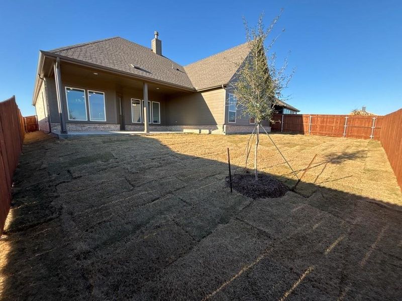 Exterior details and patio area of a home in Waterford Park, Weatherford (Image 3).
