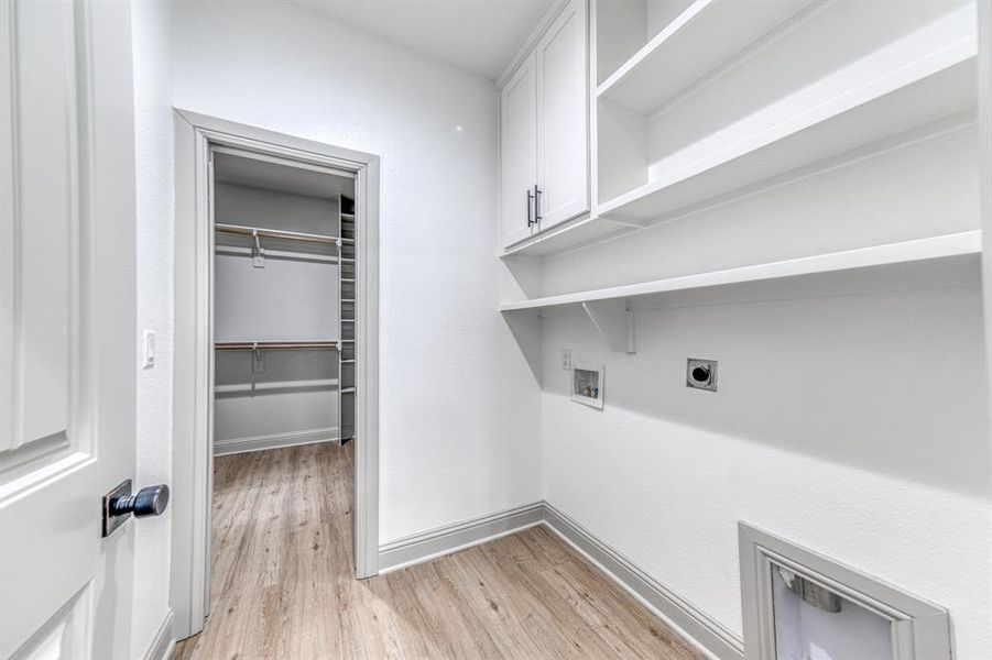 Spacious, unfurnished interior of a new home in , Paradise (Image 18).