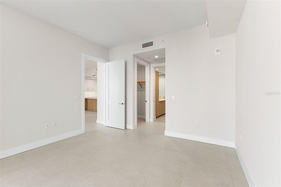 Spacious, unfurnished interior of a new home in , St. Petersburg (Image 17). Spacious, unfurnished interior of a new home in , St. Petersburg (Image 17).