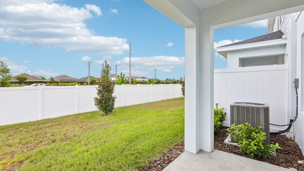 Exterior details and patio area of a home in Twin Oaks, Zephyrhills (Image 29).