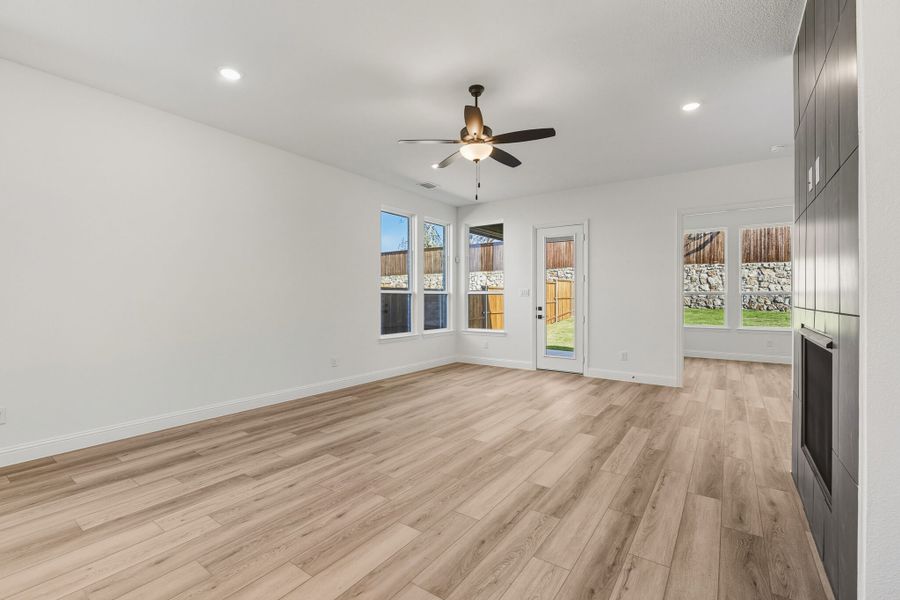 Spacious, unfurnished interior of a new home in Wildflower Ranch, Fort Worth (Image 14).