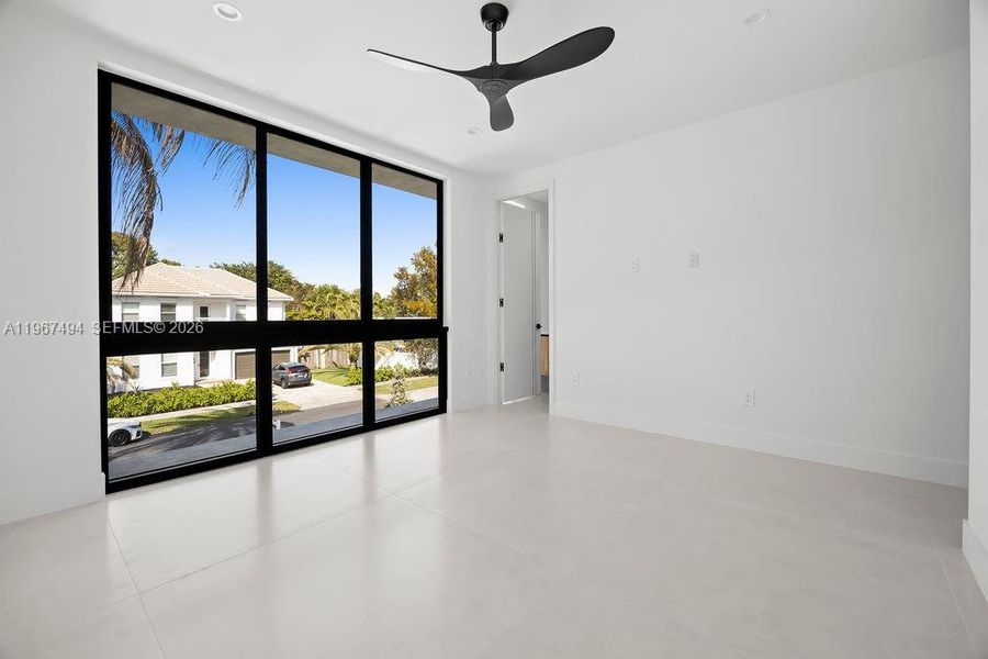 Spacious, unfurnished interior of a new home in , Fort Lauderdale (Image 35).