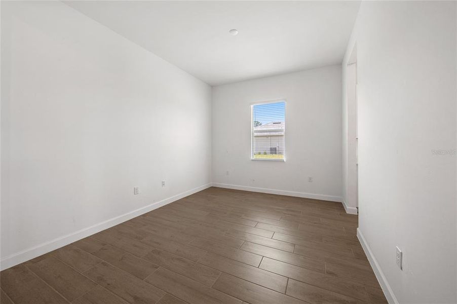 Spacious, unfurnished interior of a new home in Calusa Country Club, Lakewood Ranch (Image 27).