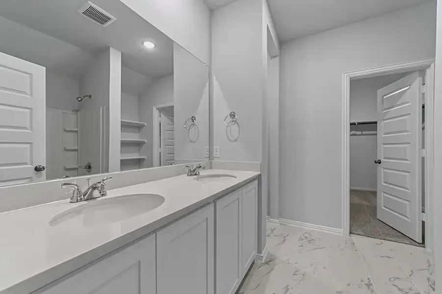 Furnished interior view inside a new home in Rolling Ridge, Van Alstyne (Image 11).