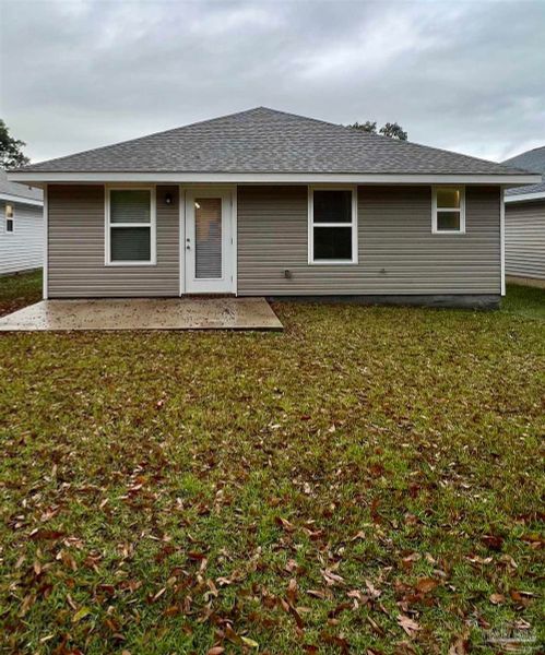Exterior details of a home in Muldoon Pointe, Pensacola (Image 7).