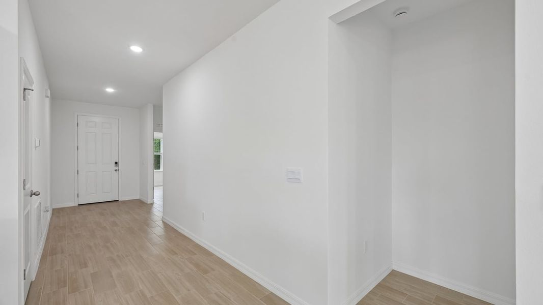Spacious, unfurnished interior of a new home in Port Charlotte, Port Charlotte (Image 22).
