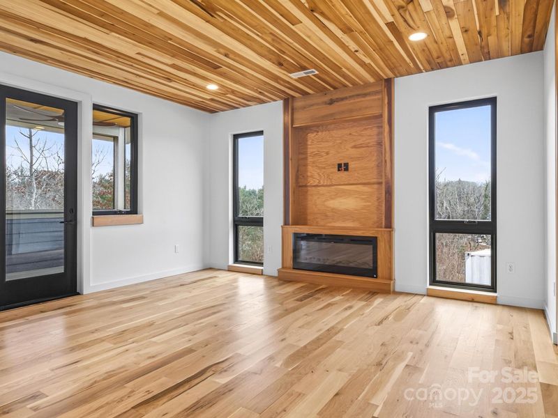 Spacious, unfurnished interior of a new home in , Asheville (Image 39).
