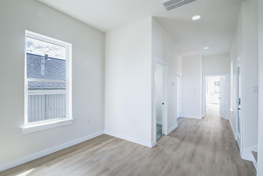 Spacious, unfurnished interior of a new home in , Galveston (Image 35).