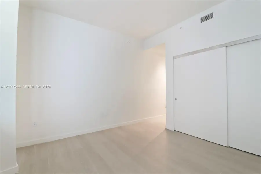 Spacious, unfurnished interior of a new home in , Miami (Image 59).