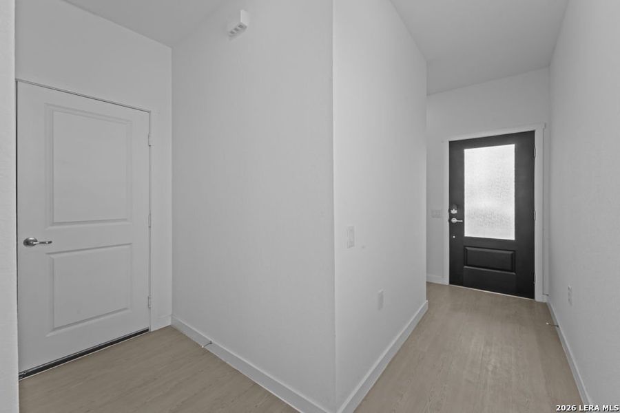 Spacious, unfurnished interior of a new home in Vida, San Antonio (Image 26).