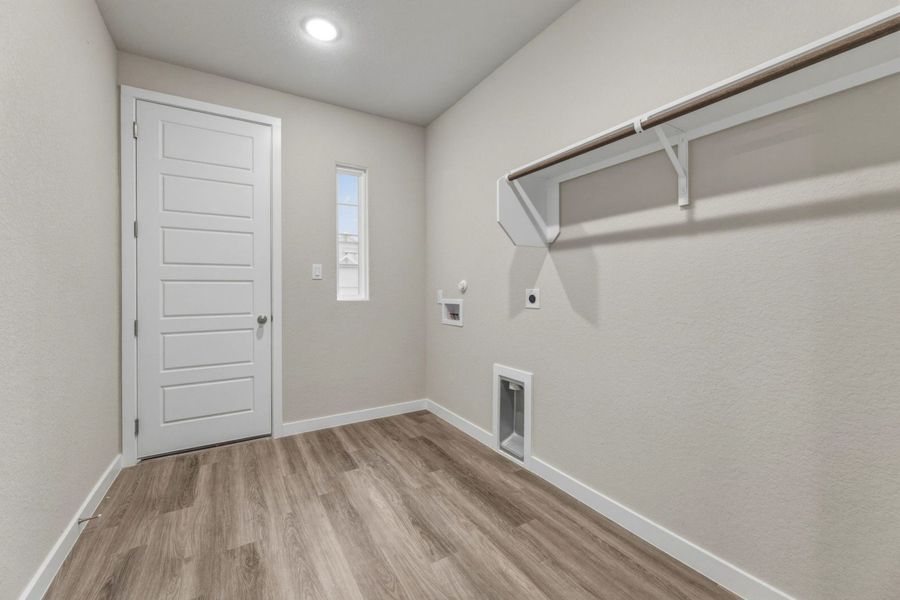 Spacious, unfurnished interior of a new home in Veranda Designer, San Antonio (Image 23).