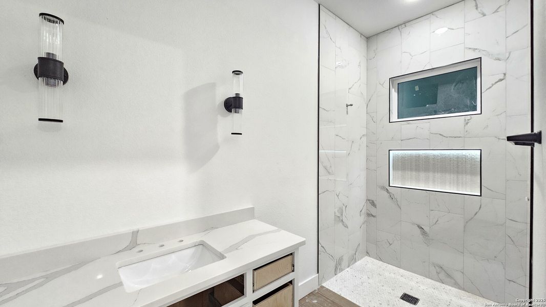 Furnished interior view inside a new home in , La Vernia (Image 13).