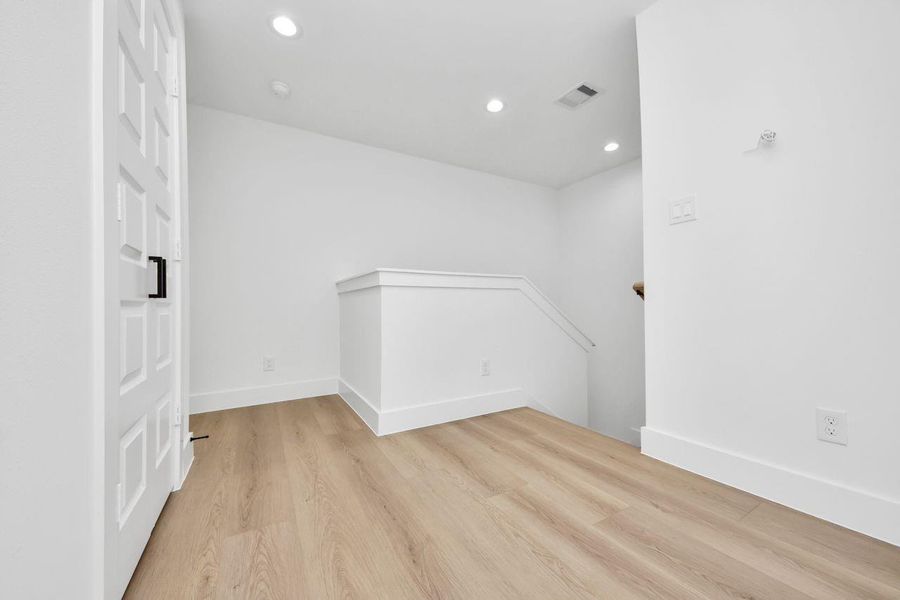 Spacious, unfurnished interior of a new home in , Houston (Image 27).