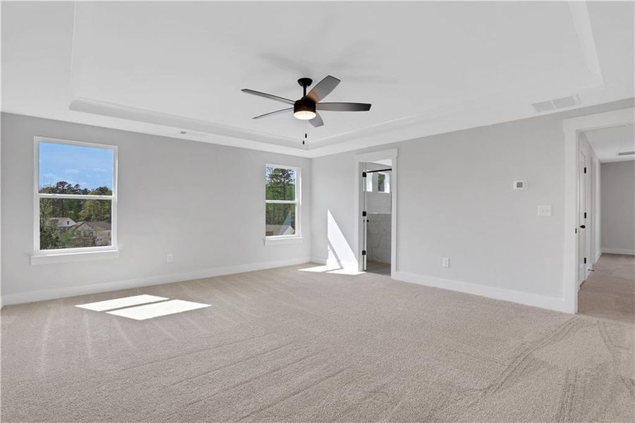 Spacious, unfurnished interior of a new home in Cambridge, Flowery Branch (Image 19).