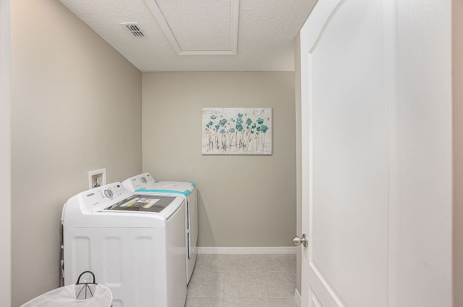 Representative interior finishes for a home built from the Sycamore by Maronda Homes in Woodland Ranch, Lake Wales (Image 21).