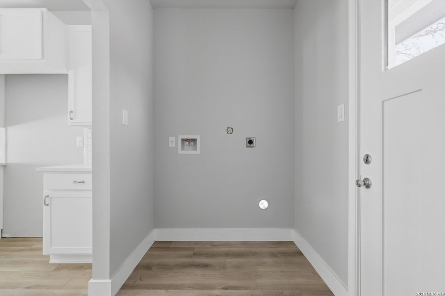 Spacious, unfurnished interior of a new home in , San Antonio (Image 21).