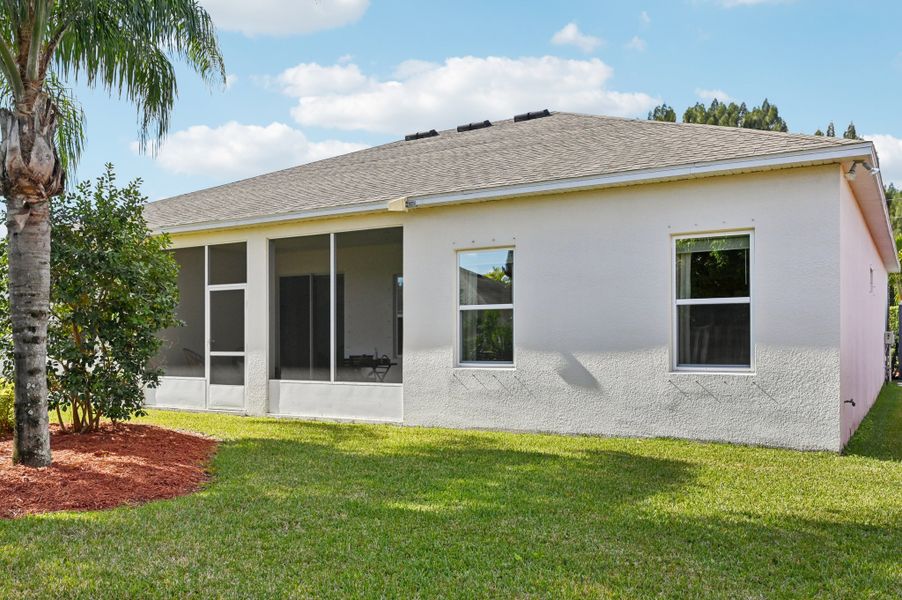 Representative exterior details of a home built from the Sierra by Maronda Homes in Royal Highlands, Weeki Wachee (Image 21).