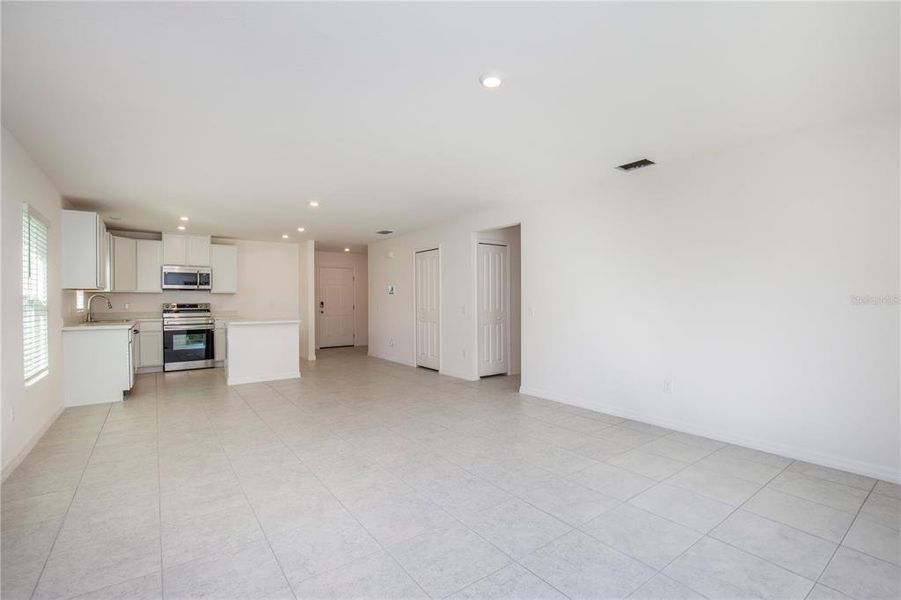 Spacious, unfurnished interior of a new home in Port Charlotte, Port Charlotte (Image 8). Spacious, unfurnished interior of a new home in Port Charlotte, Port Charlotte (Image 8).