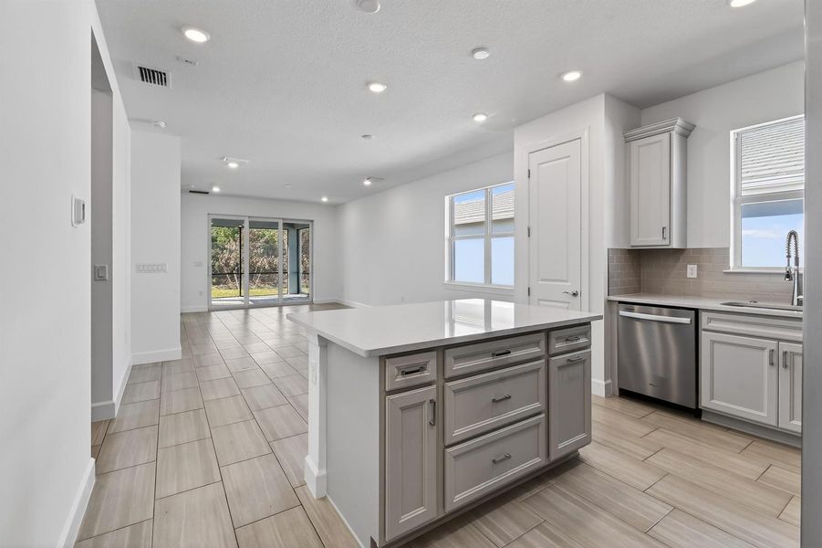 Lot4002-3829RussellCt(6) Lot4002-3829RussellCt(6)