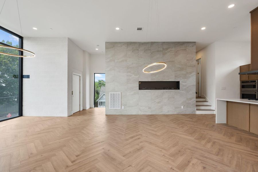 Spacious, unfurnished interior of a new home in , Houston (Image 46).