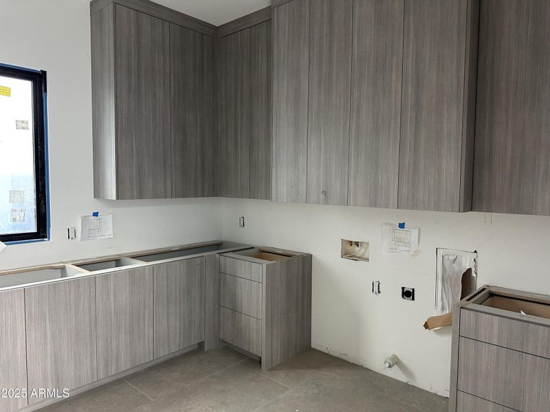 Laundry (10.10) Laundry (10.10)