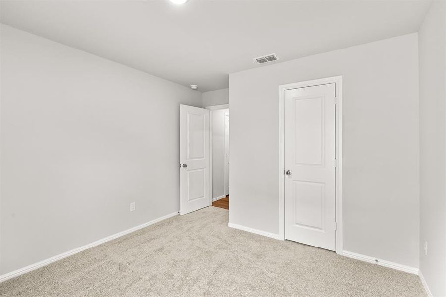 Spacious, unfurnished interior of a new home in Verandah, Royse City (Image 34).