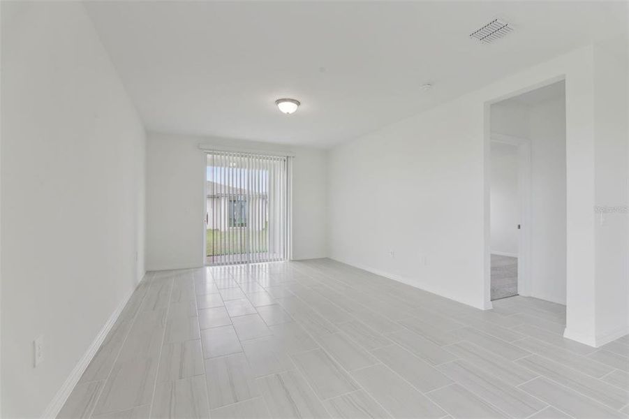 Spacious, unfurnished interior of a new home in Springs at Lake Alfred - Signature Series, Lake Alfred (Image 28).