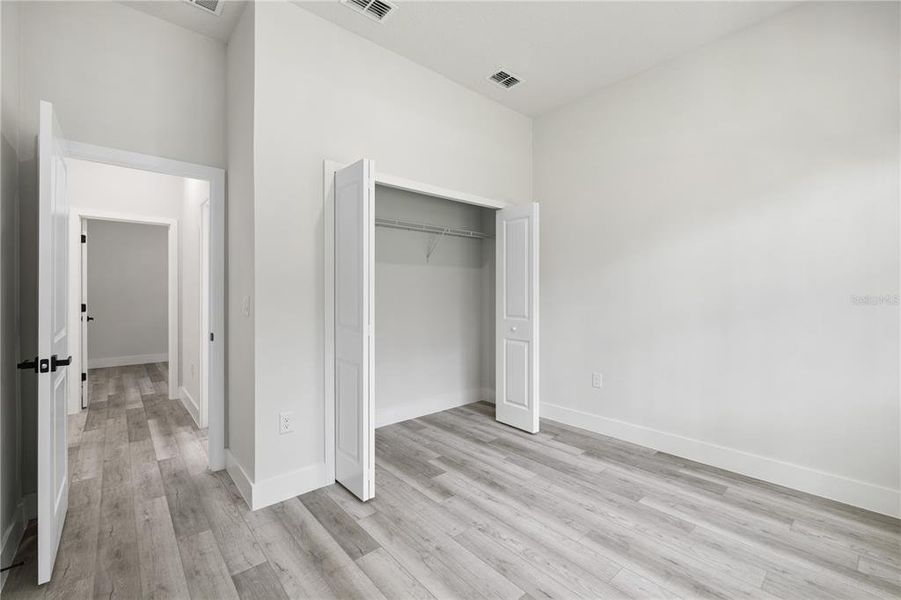 Spacious, unfurnished interior of a new home in , Ocala (Image 40).