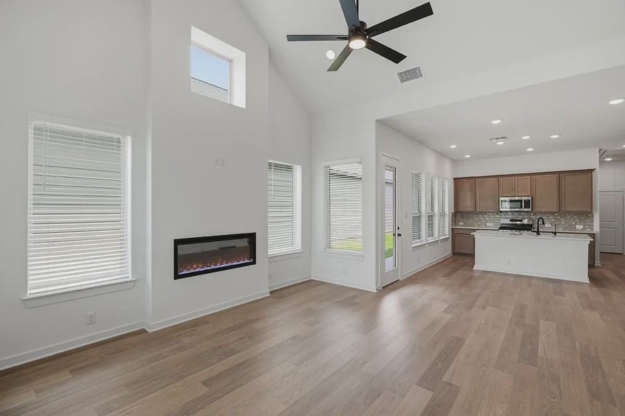 Spacious, unfurnished interior of a new home in The Crossvine, Schertz (Image 21).