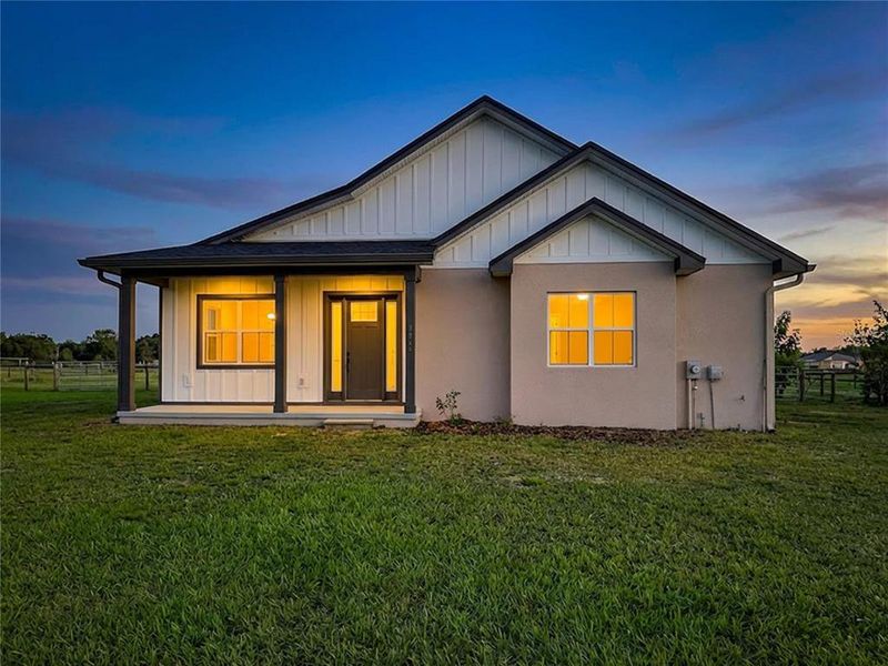 Exterior details and patio area of a home in , Plant City (Image 22).