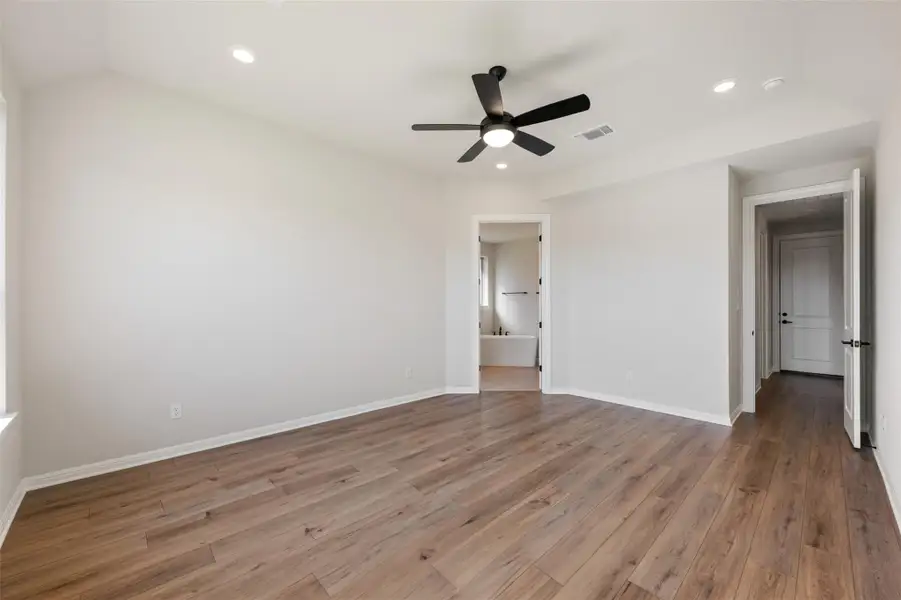 Representative images and renderings are for illustrative purposes. Actual structural options and design finishes of home may vary.