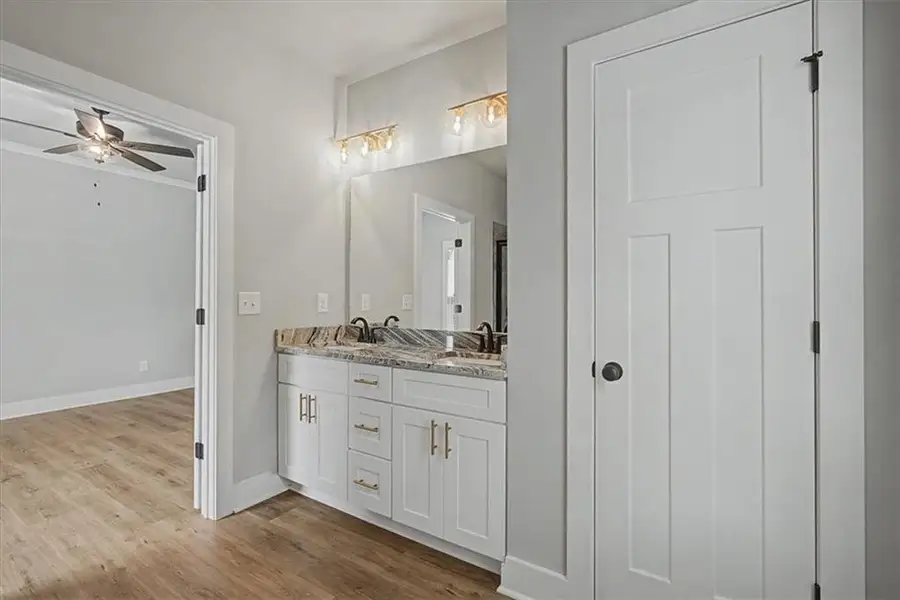 Furnished interior view inside a new home in , Dallas (Image 13).