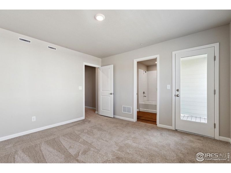 Spacious, unfurnished interior of a new home in Johnstown Village, Johnstown (Image 11).