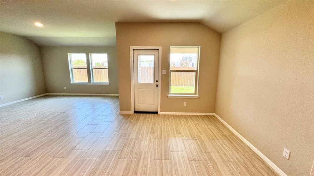 Spacious, unfurnished interior of a new home in Meadowbrook Estates, Cleburne (Image 11).