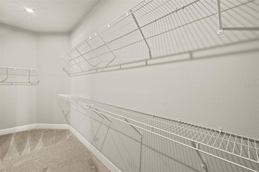 Spacious, unfurnished interior of a new home in Wellen Park, Venice (Image 9).