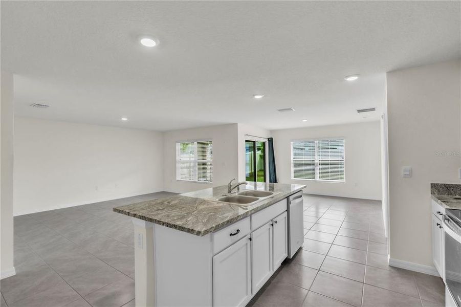 Furnished interior view inside a new home in River Park, Tampa (Image 7).