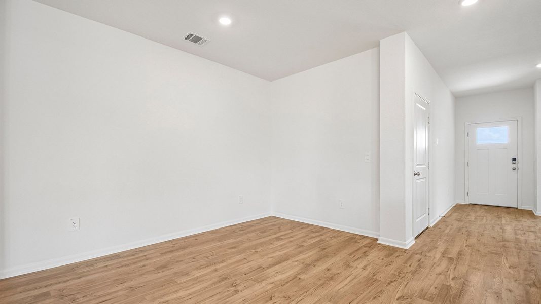 Spacious, unfurnished interior of a new home in Prairie Lakes, Buda (Image 12).
