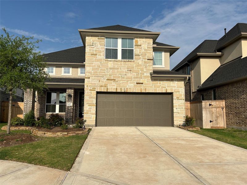 Front exterior of a new home in Cross Creek Ranch 45′, Fulshear, TX, highlighting curb appeal (Image 1).