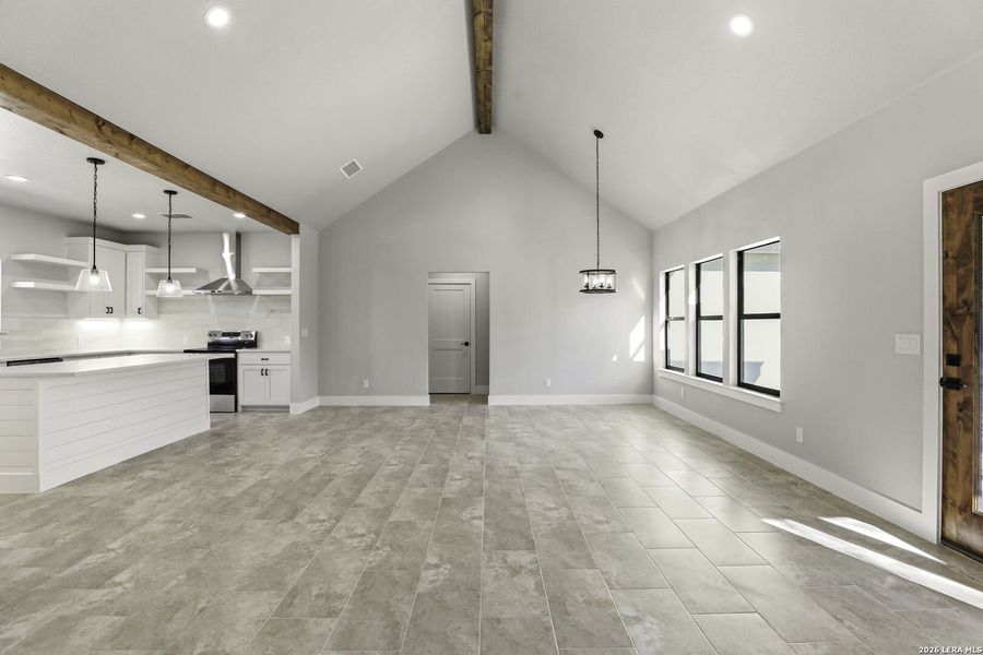 Spacious, unfurnished interior of a new home in , Canyon Lake (Image 21).