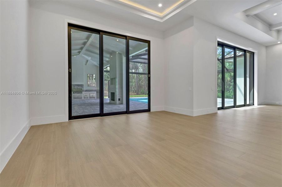 Spacious, unfurnished interior of a new home in , Naples (Image 30).
